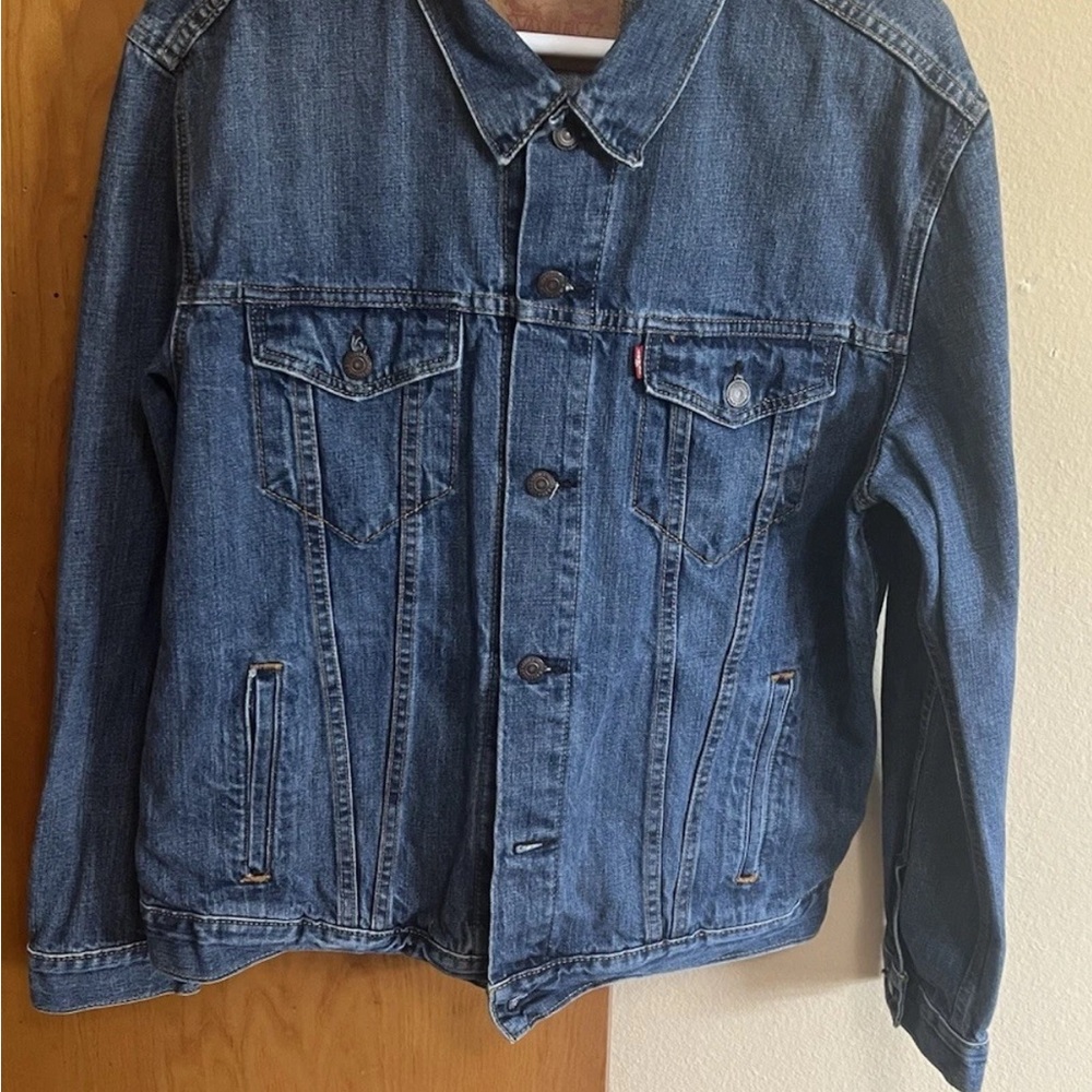 Levi’s 72334-0136 Trucker Jacket XL Faded Wash Denim Men’s Classic Fit 24x28